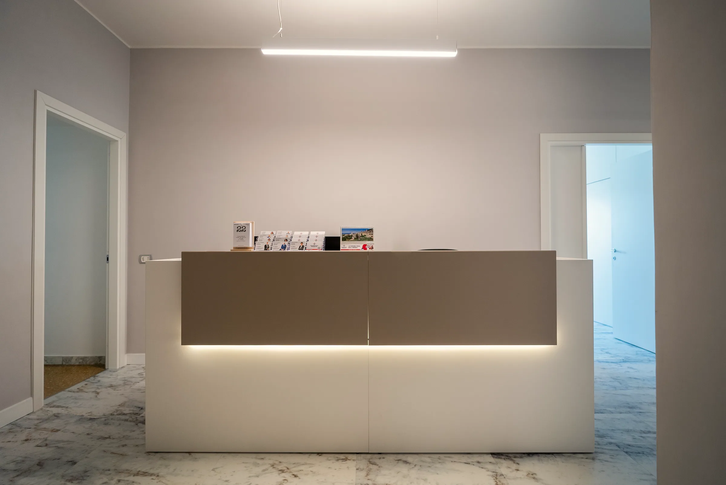 Bancone reception DOT retroilluminato